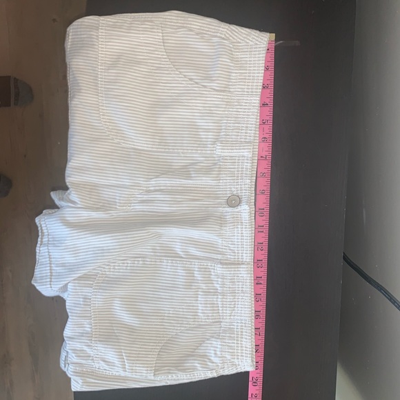 NWOT tan/ white Ann Taylor Loft shorts , 16 - Picture 6 of 7